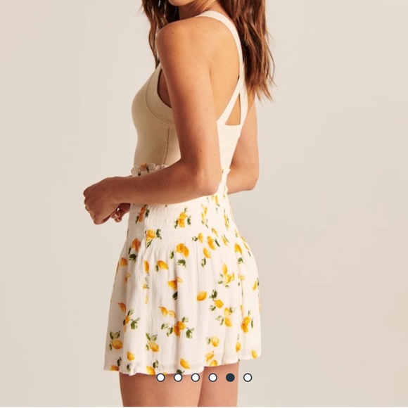 Abercrombie & Fitch AF - Resort Smocked Lemon Ivory Mini Skirt - XS - Picture 5 of 8